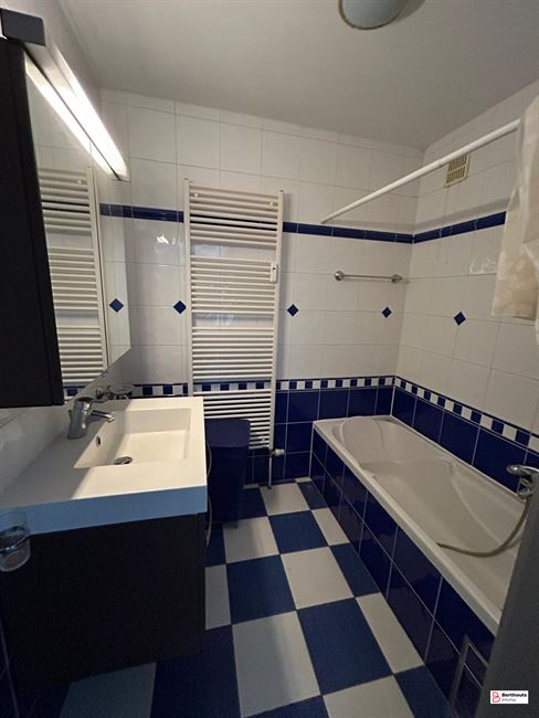 4 volledig verhuurde studio’s, 8 appartementen, 1 grote duplex