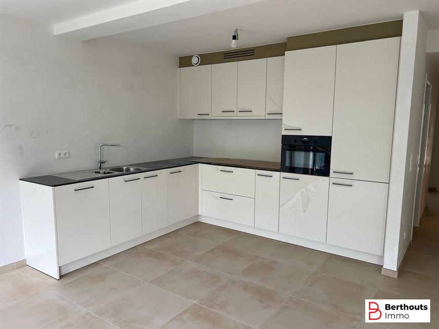 Opbrengsteigendom met 10 appartementen 14 parkings /14 kelders