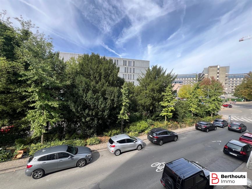 Opbrengsteigendom met 10 appartementen 14 parkings /14 kelders