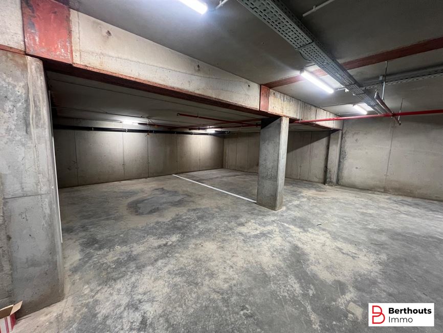 Opbrengsteigendom met 10 appartementen 14 parkings /14 kelders
