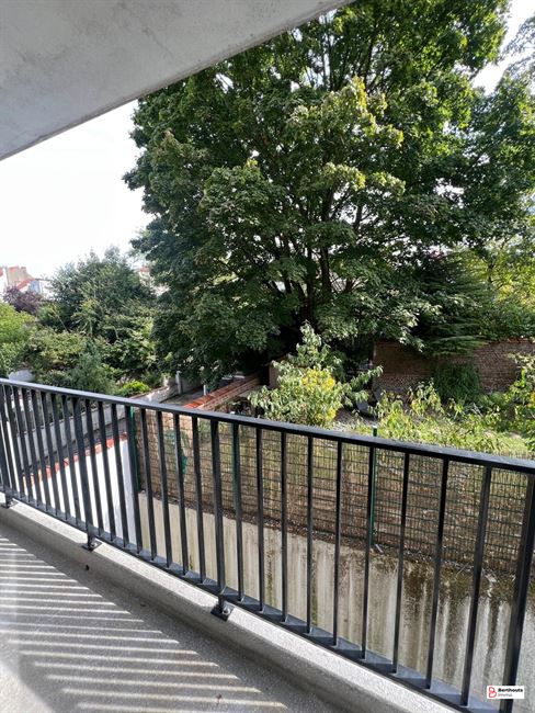 Opbrengsteigendom met 10 appartementen 14 parkings /14 kelders