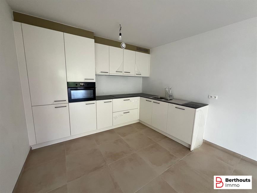 Opbrengsteigendom met 10 appartementen 14 parkings /14 kelders