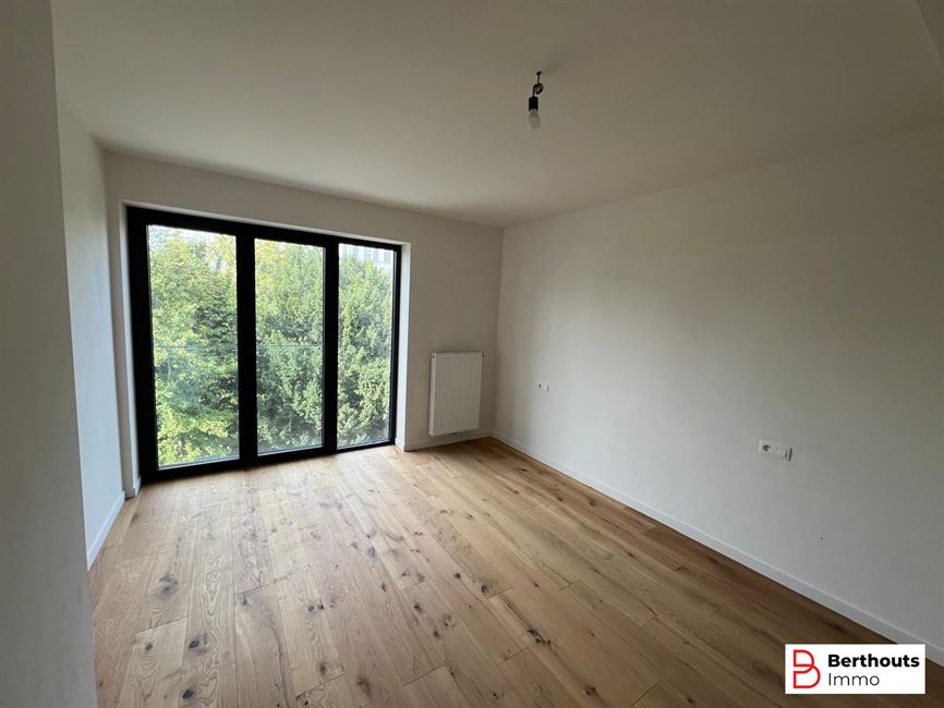 Opbrengsteigendom met 10 appartementen 14 parkings /14 kelders