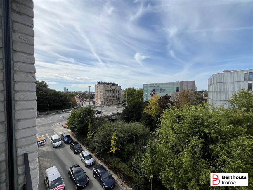 Opbrengsteigendom met 10 appartementen 14 parkings /14 kelders