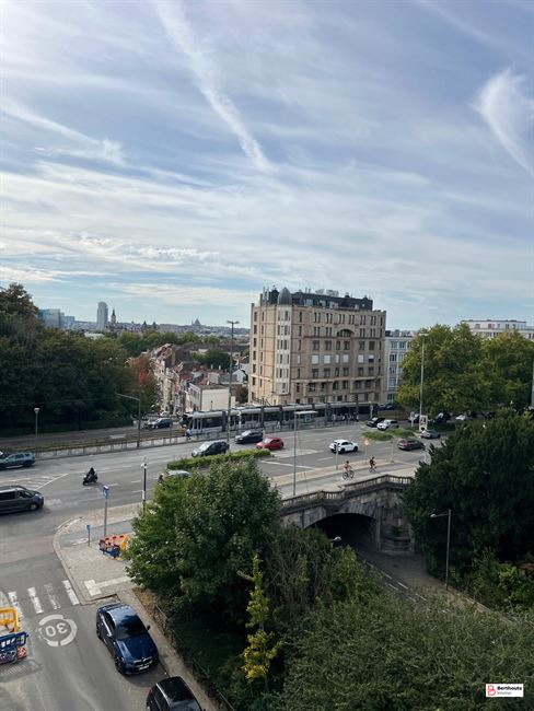 Opbrengsteigendom met 10 appartementen 14 parkings /14 kelders