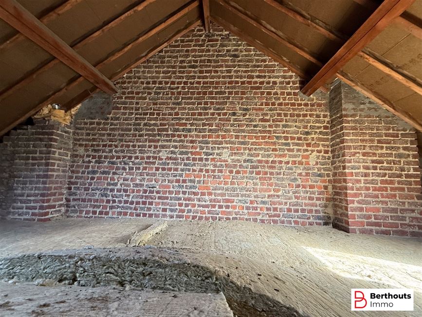 WONING MET AANHORIGHEDEN OP 11 ARE 86 CA;