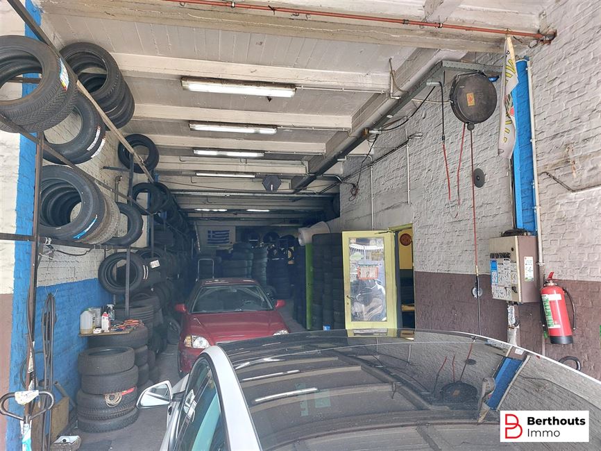 Garage / Parking