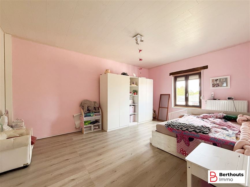WONING MET AANHORIGHEDEN OP 11 ARE 86 CA;