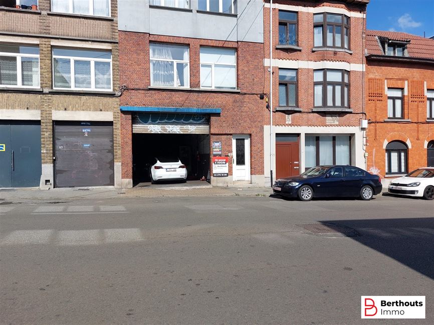 Garage / Parking