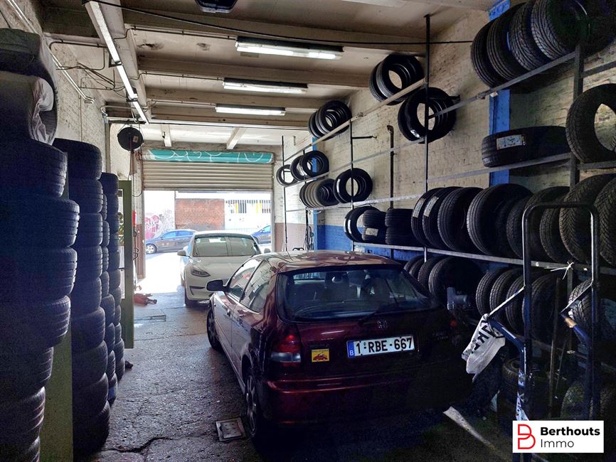 Garage / Parking