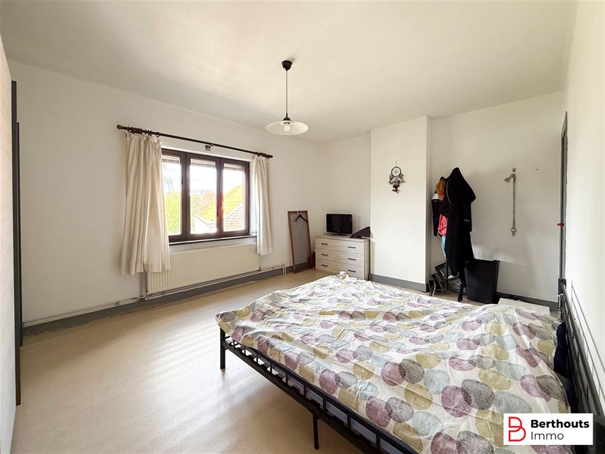 WONING MET AANHORIGHEDEN OP 11 ARE 86 CA;