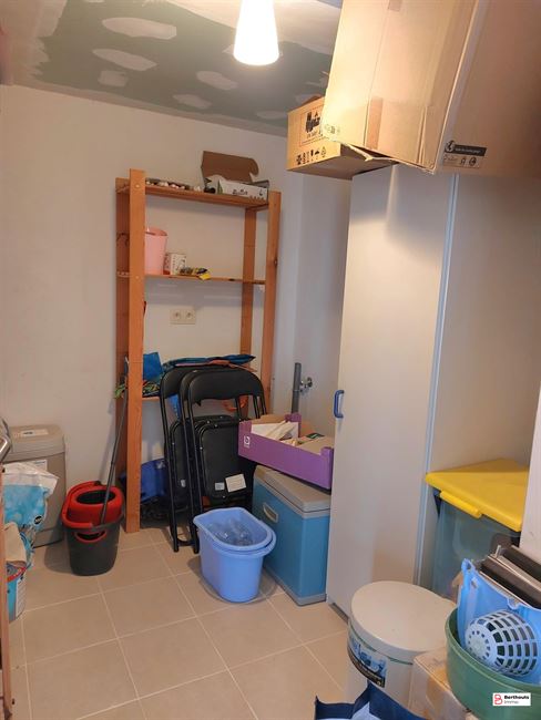 GELIJKVLOERSAPPARTEMENT MET TUIN EN ONDERGRONDSE STAANPLAATS