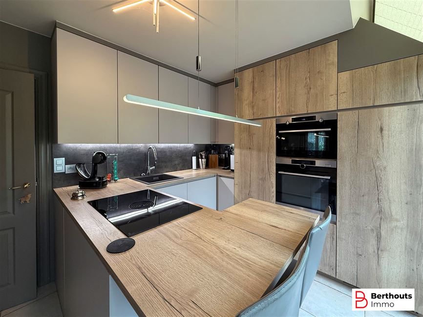 VILLA MET ZONNIGE TUIN EN DUBBELE GARAGE 