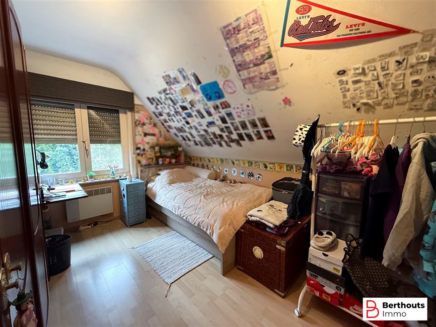 VILLA MET ZONNIGE TUIN EN DUBBELE GARAGE 