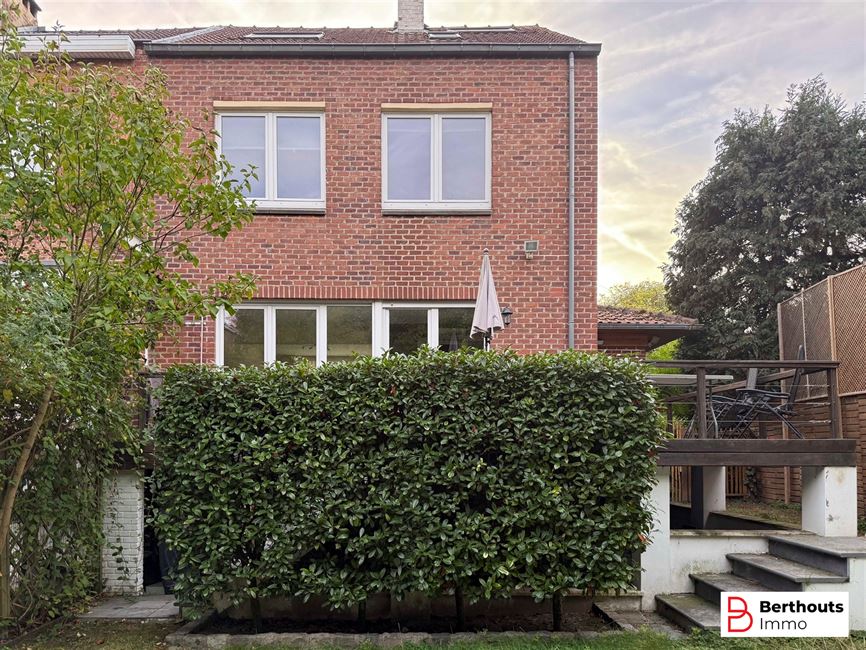 iNSTAPKLARE 3- GEVEL WONING MET GEZELLIGE TUIN