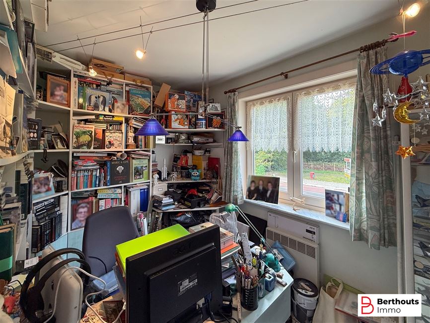 VILLA MET ZONNIGE TUIN EN DUBBELE GARAGE 