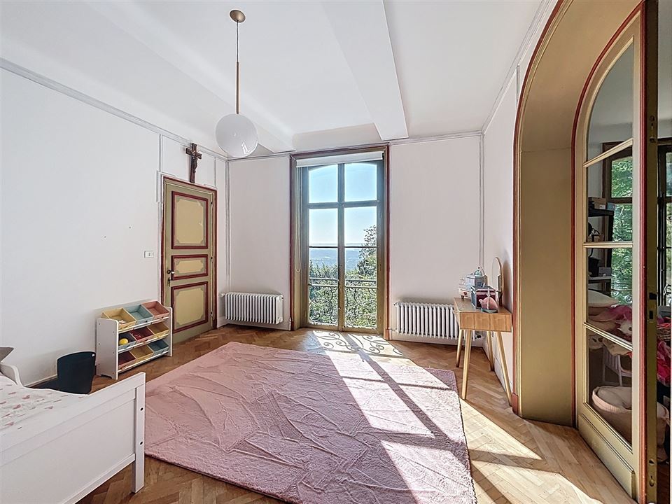 Bien exceptionnel à NAMUR (6 chambres)