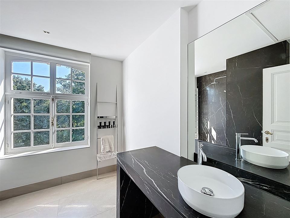 Bien exceptionnel à NAMUR (6 chambres)