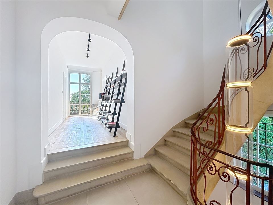 Bien exceptionnel à NAMUR (6 chambres)