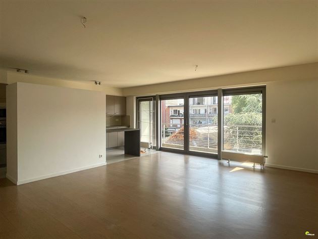 VERHUURD 3 slpk-appt met terras en parking op topligging!