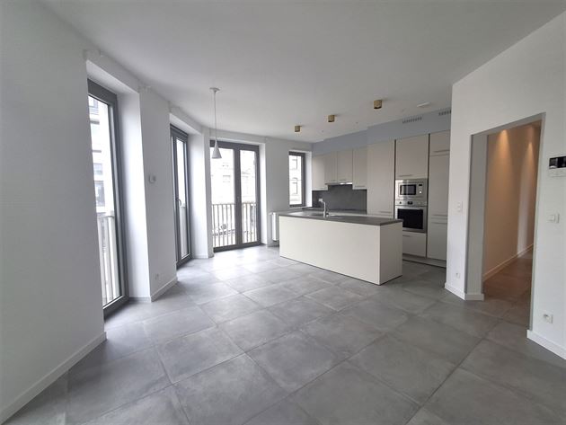 Gerenoveerd lichtrijk appartement met 2 slaapkamers!