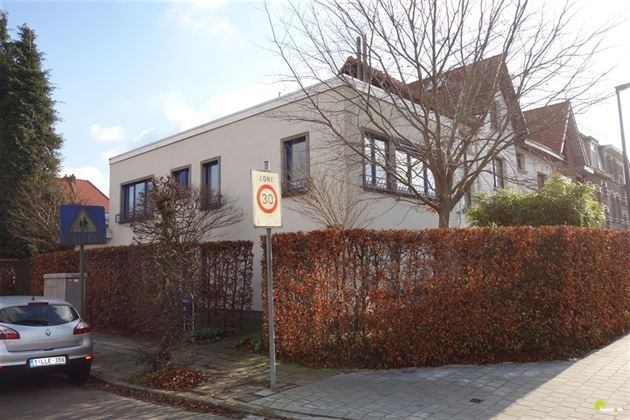 Zeer mooi gelijkvloers appartement met garage 