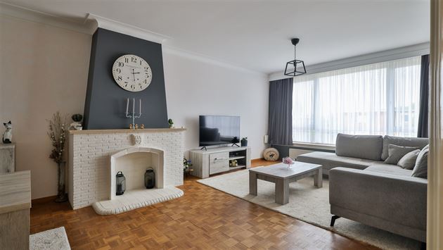 Lichtrijk appartement met ruime garage en kelder!