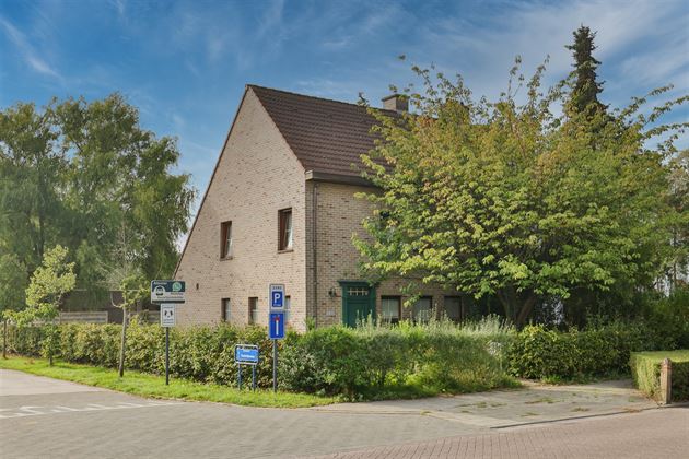 Aangename half open bebouwing met garage en tuin!