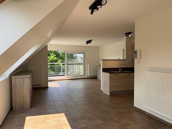 Ruim appartement met 2 slaapkamers en  garagebox