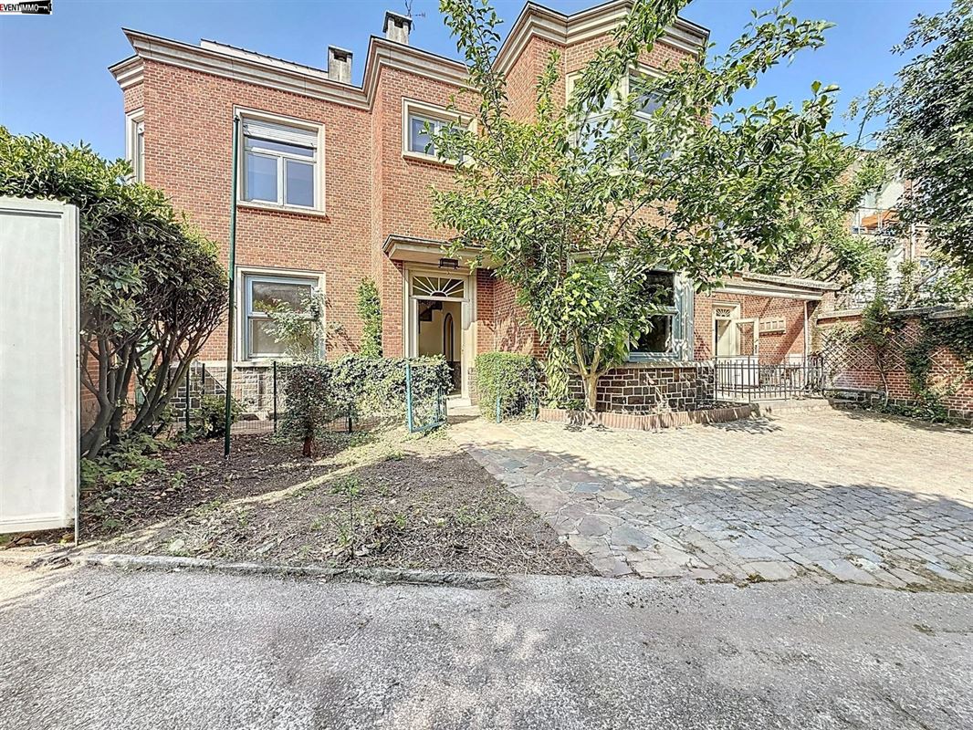 Three-façade house to renovate on 5 ares 29 centiares