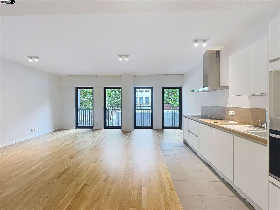 Bright studio apartment with parking space