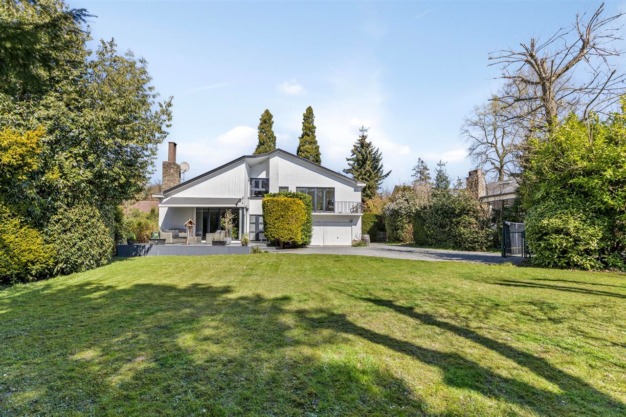 Beautiful authentic villa (± 295 m²) - Flower district