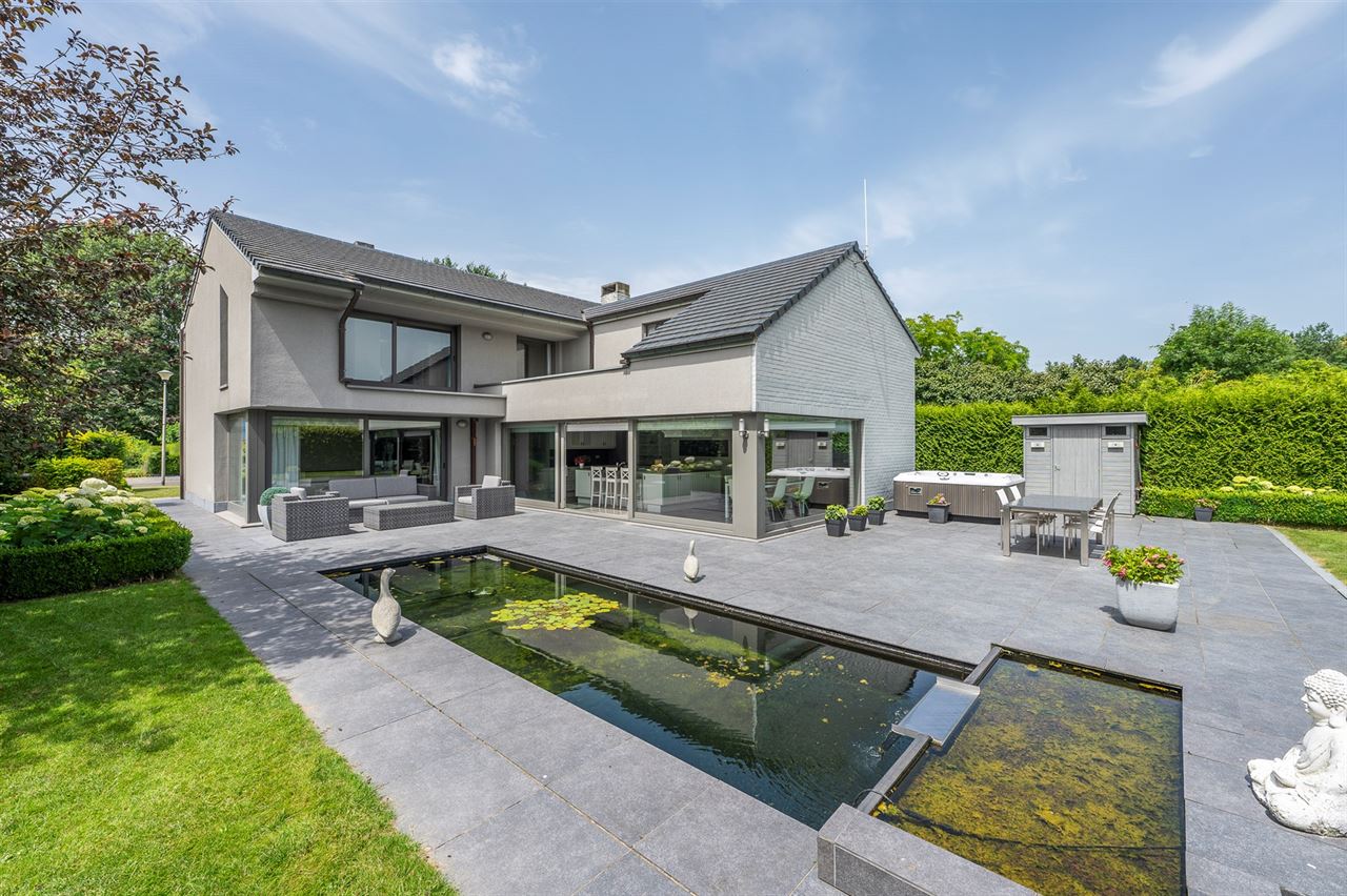 Beautifully renovated villa in the " Zonnebos" neighborhood