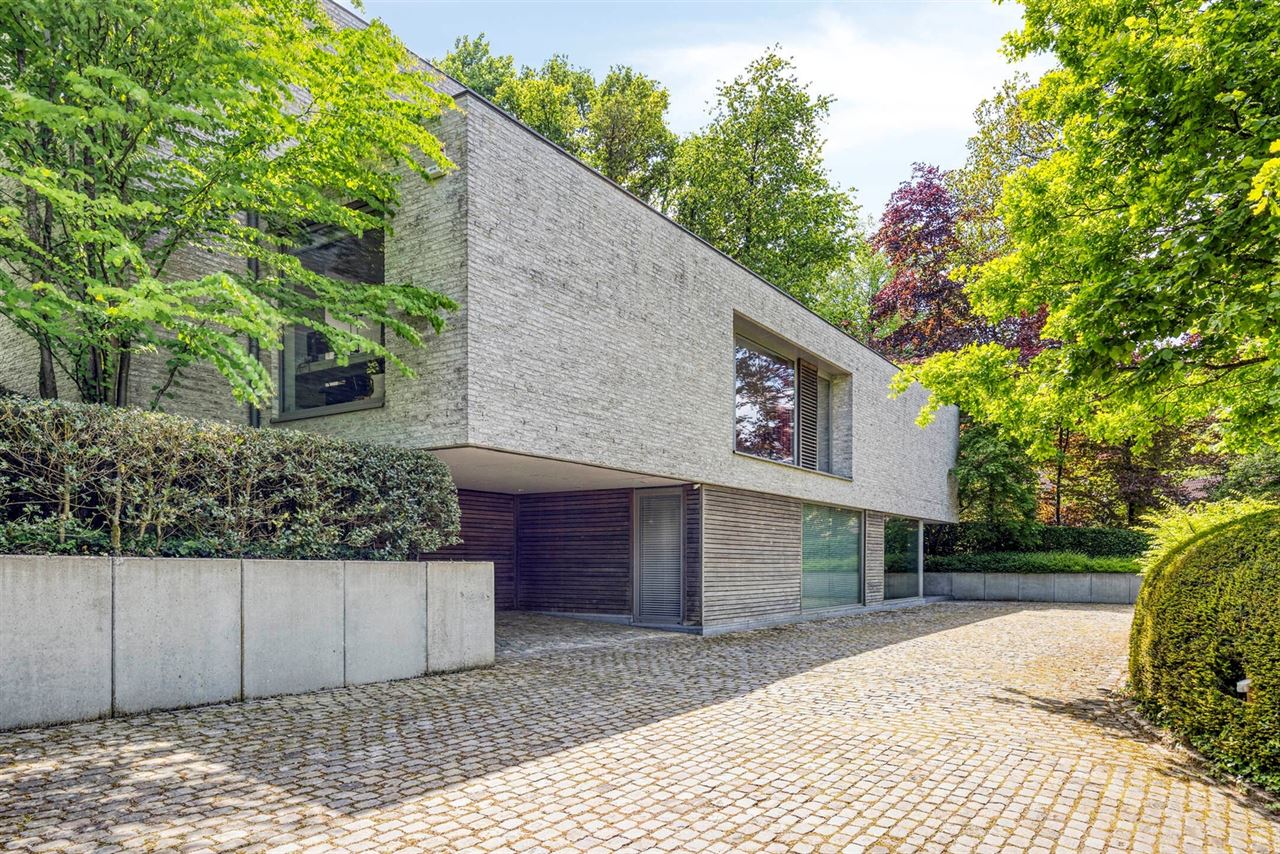 Magnificent modern villa on spacious plot