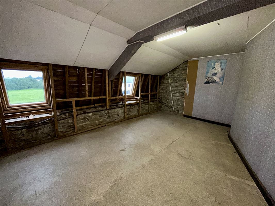 Maison 3 ch. ou + avec bel espace atelier sur 10a 40ca