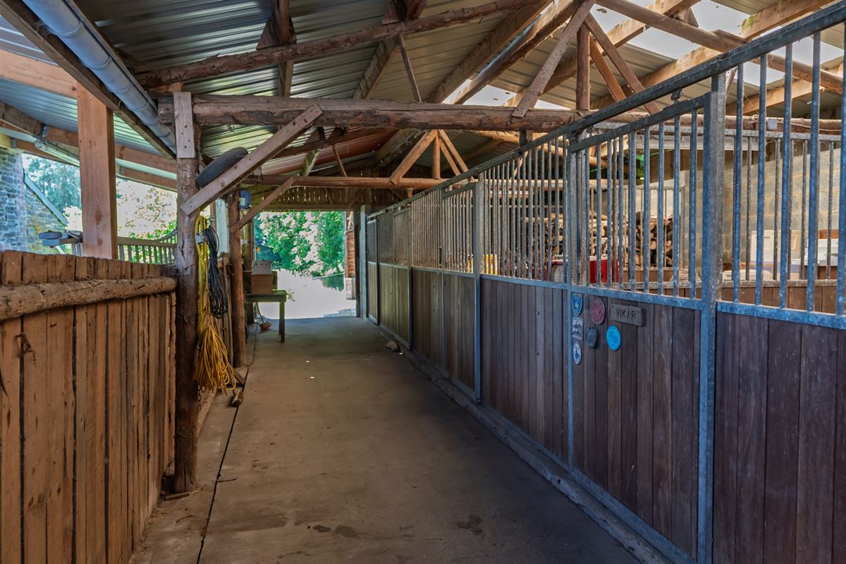Fermette rénovée sur +- 36a ou + (poss. 5ha 40a)