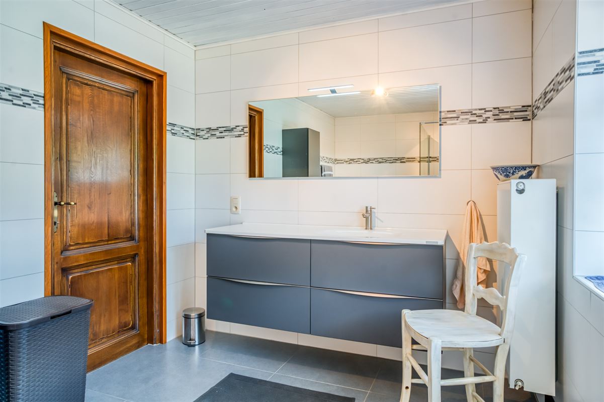 Fermette rénovée sur +- 36a ou + (poss. 5ha 40a)