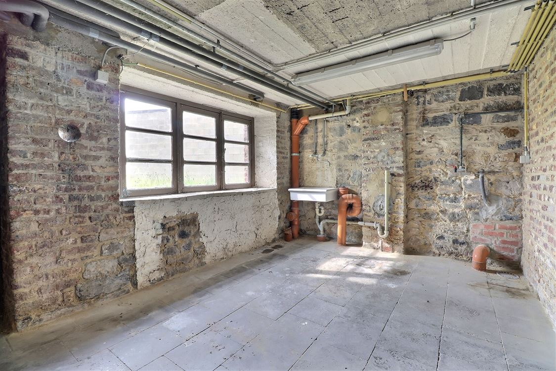 Villa/maison/ferme à FLAWINNE (4 chambres)