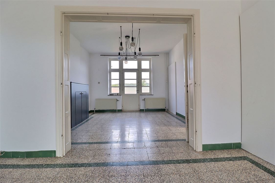 Villa/maison/ferme à FLAWINNE (4 chambres)