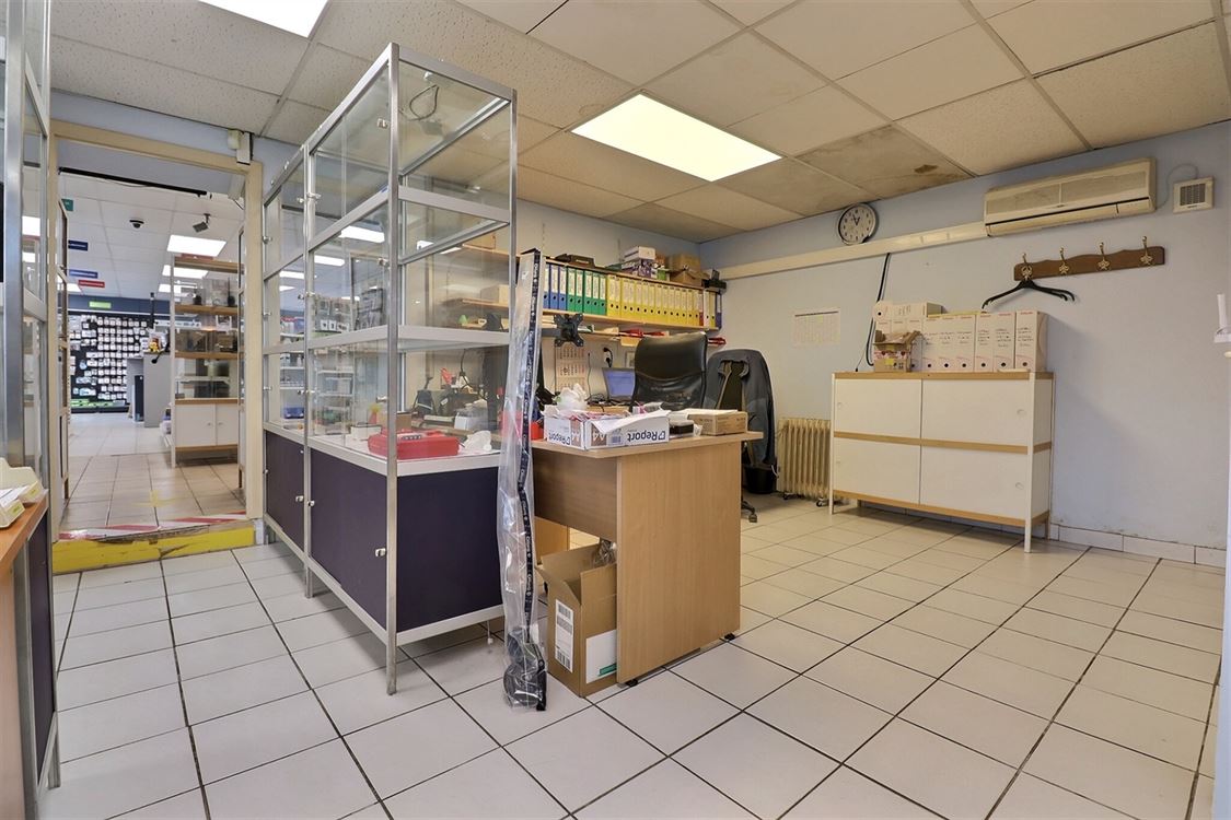 Local commercial à Saint-Servais (0 chambre)