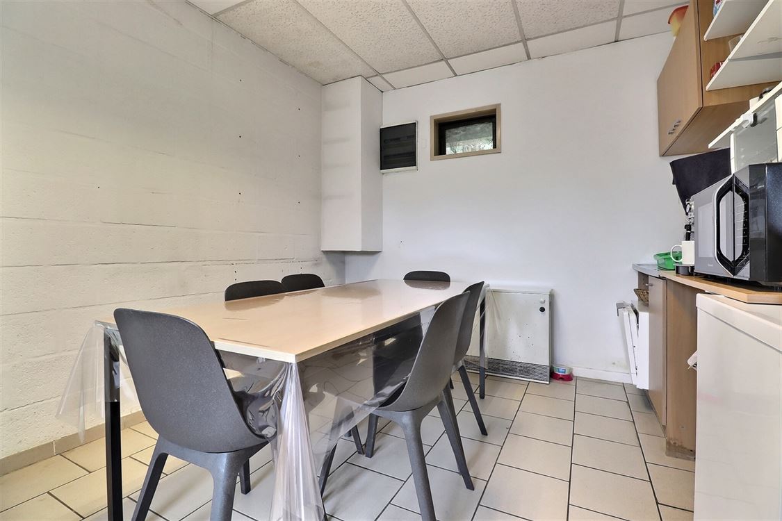 Local commercial à Saint-Servais (0 chambre)