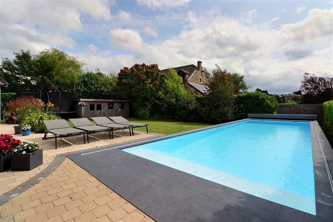 Villa/maison/ferme à Lustin (4 chambres)