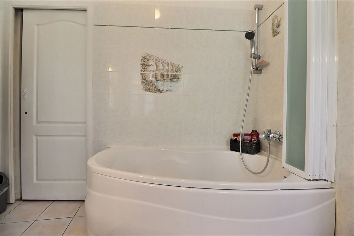 Villa/maison/ferme à PROFONDEVILLE (4 chambres)