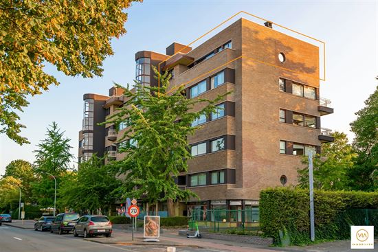 Unieke penthouse met riante terrassen in het iconisch gebouw nov Steynen
