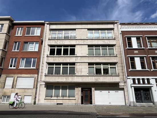 Appartement met 2 SLK in de expowijk