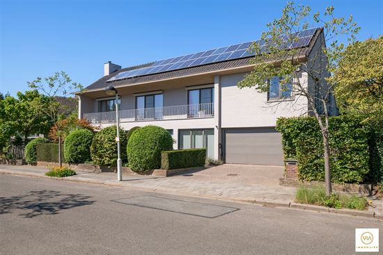 Seventies villa op topligging