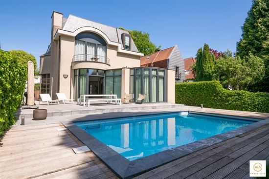 Statige villa met zwembad & achterbouw
